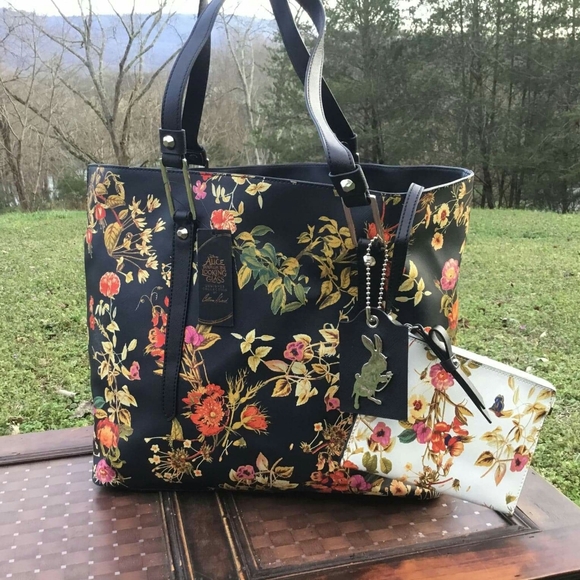 Alice Through the Looking Glass Handbag - Picture 2 of 8